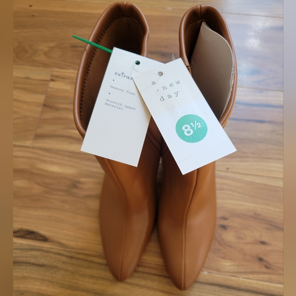 🎯nwt universal thread Jocelyn wedge stretch boots in camel - Picture 5 of 7